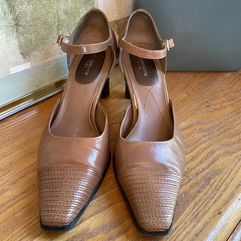 💐 Liz Clayborne medium brown leather ankle strap square pointed toe heels